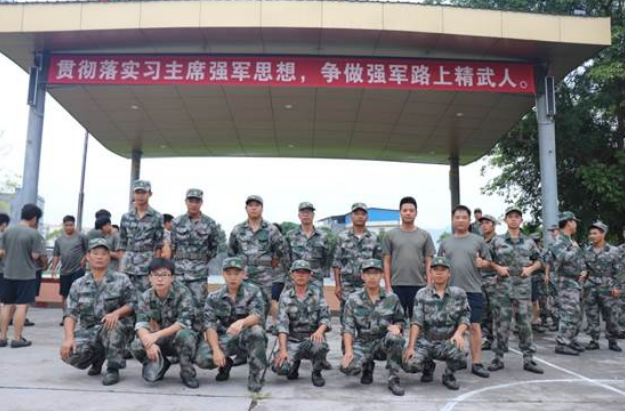 保衛(wèi)祖國的戰(zhàn)斗隊，建設(shè)祖國的排頭兵